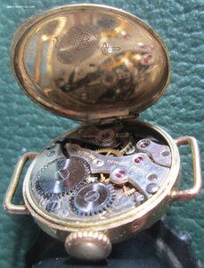 Женские золотые наручные часы.Швейцария.