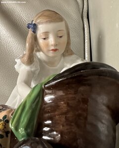 Девочка с куклой в коляске. Meissen