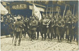 Марш Русских войск во время Первой Мировой войны в Марселе.
